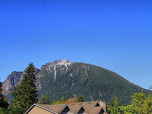 3rd image of 437 SE Alder Dr
