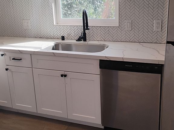 5th image of 3018 Imperial Ave #3022