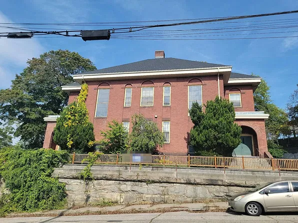 388 Vose St APT 1, Woonsocket, RI 02895