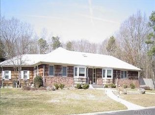 187 Seaman Neck Rd, Dix Hills, NY 11746