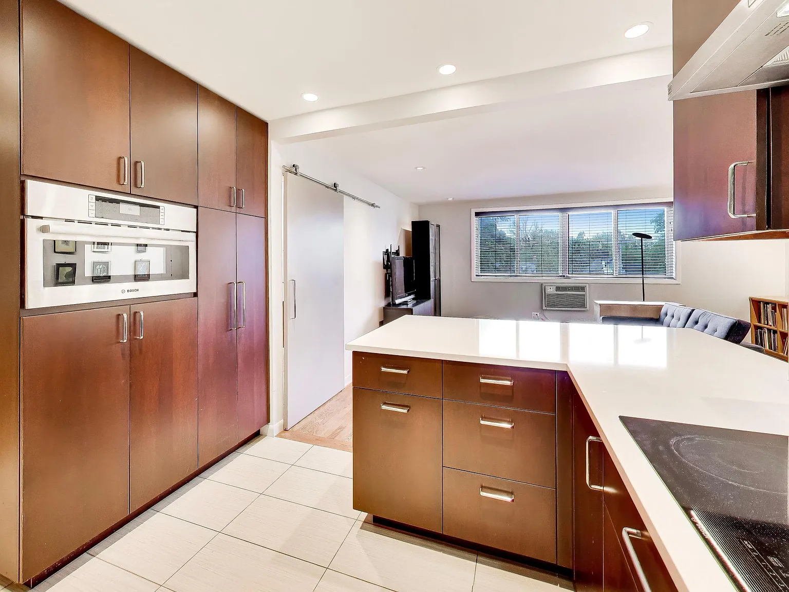 2 bed, 940 sqft, $2,850 — Photo 3