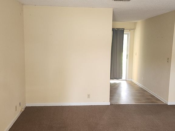 2nd image of 303 Oleander Dr