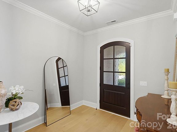 5th image of 115 Thorncote Pl