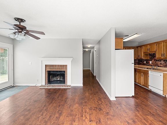 4th image of 121 Stokes Dr