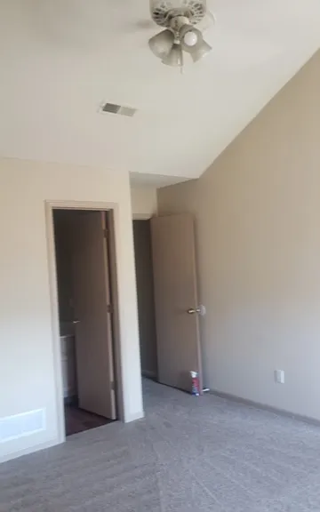 1262 NW Phelps Ct — Photo 2