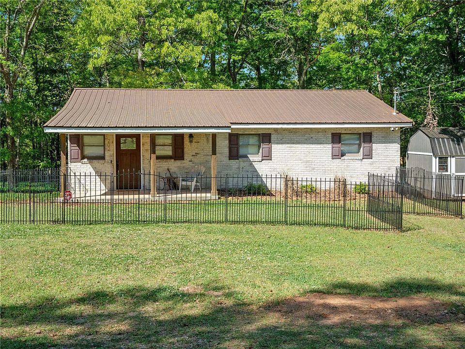 1st image of 202 Forest Cir