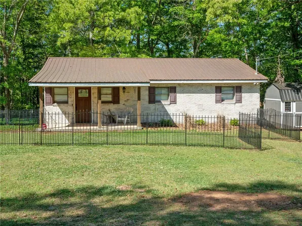 202 Forest Cir, Hartwell, GA 30643