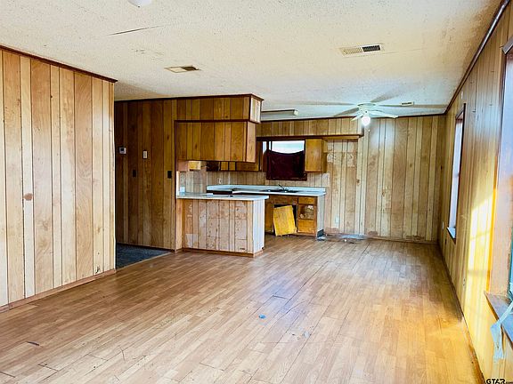 2nd image of 379 W Blackbourn St