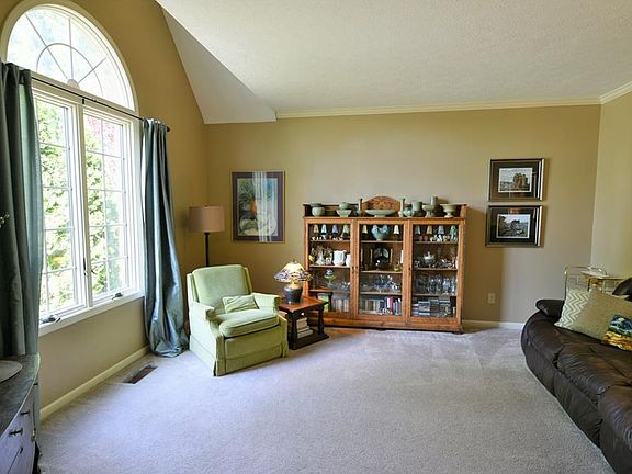 4th image of 612 White Pine Dr