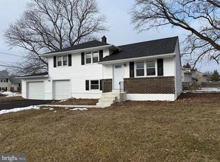 13 Center Cir, Wilmington, DE 19808