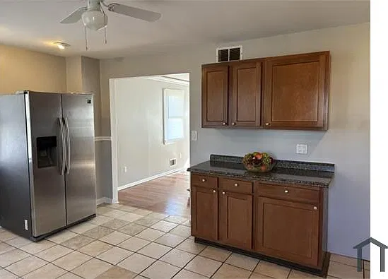 3 bed, 1152 sqft, $2,100 — Photo 4