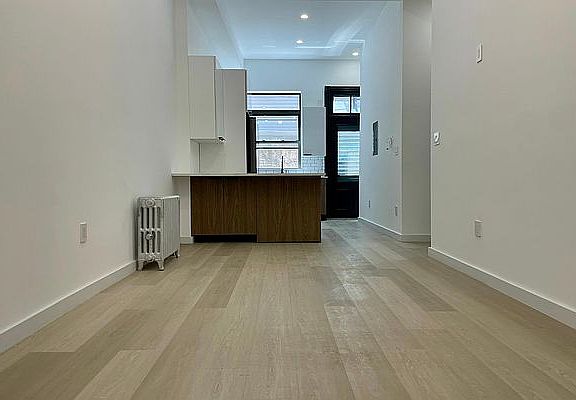 3rd image of 202 Saint Nicholas Ave #1R