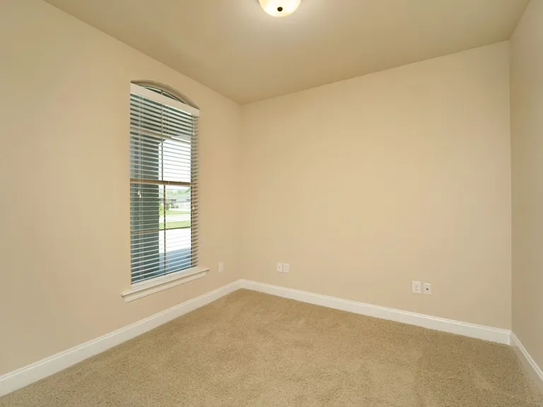 523 Kensley Ave — Photo 24