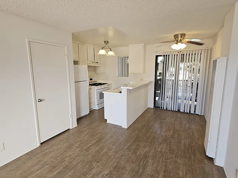 1140 Belmont Ave #4 — Photo 3