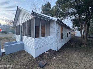 1012 Washington Ave, Graceville, FL 32440