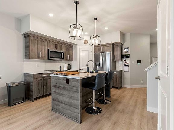 5th image of 3-67 Aquitania Cir W #3