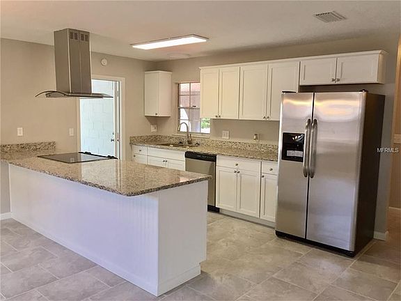 4th image of 1002 Essex Ct