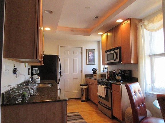 3rd image of 7066 N Wolcott Ave