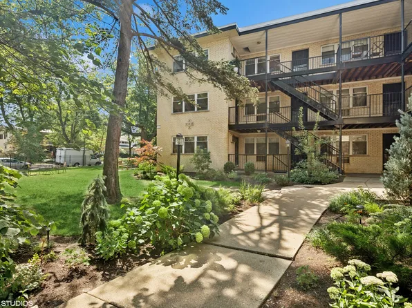 4258 N Greenview Ave APT 3B, Chicago, IL 60613
