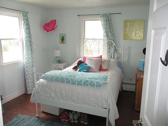 3rd image of 3 Halley Dr