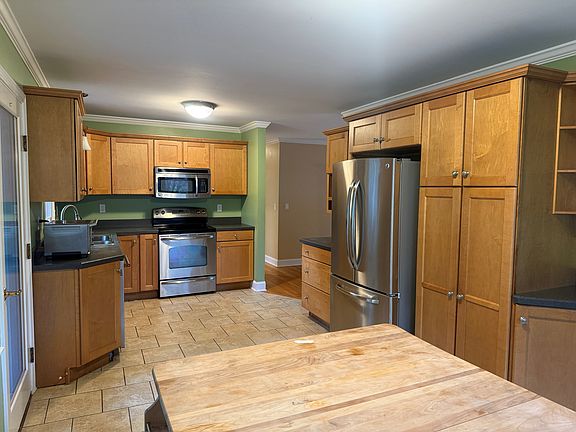 2nd image of 7 Woodridge Dr