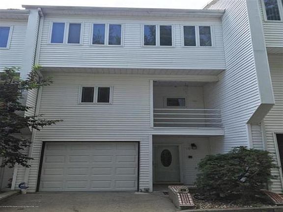2nd image of 16 Grasmere Ct