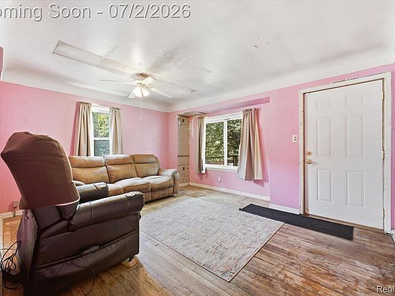 5th image of 5202 Dupont St