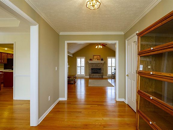 4th image of 368 Farmer Ln