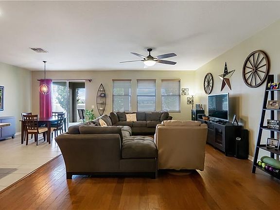 3rd image of 425 Rock Springs Cir
