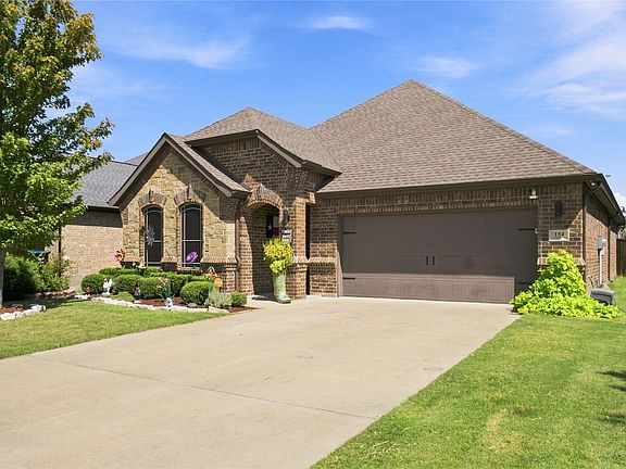 5th image of 154 Lipan St