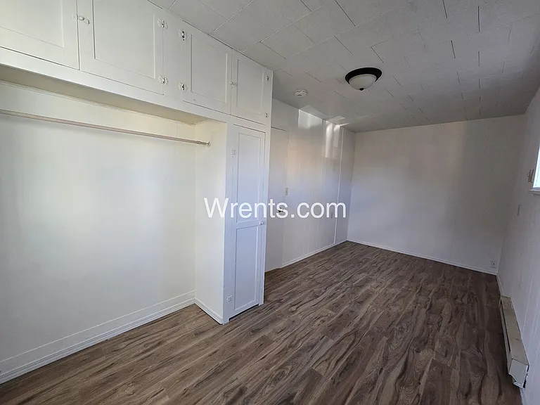 1327 E Bridgeport Ave — Photo 4