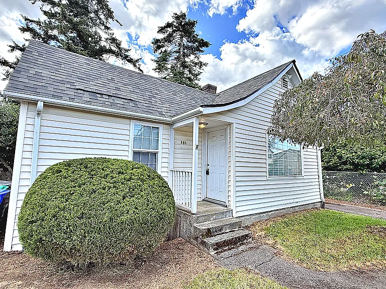 905 NE 94th Ave — Photo 4