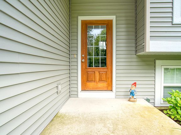 3rd image of 15266 Steeplechase Ct