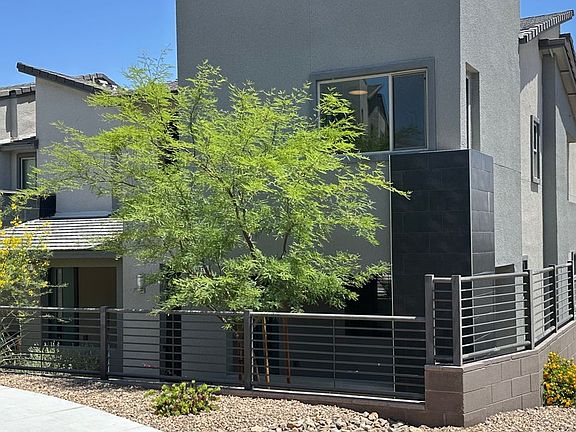 4th image of 483 Fairview Hills St