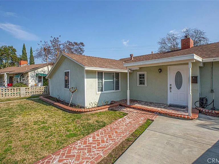 7820 Lasaine Ave — Photo 1