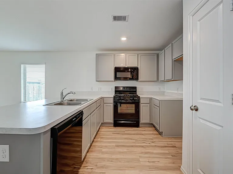 3426 Golden Amber Ct — Photo 6