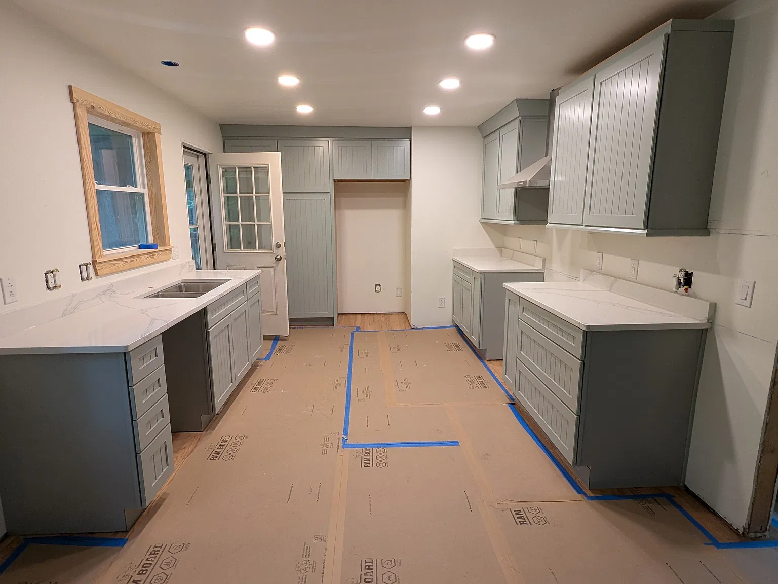 Modern Fully Furnished Retreat in Peaceful Durham Setting — Photo 4