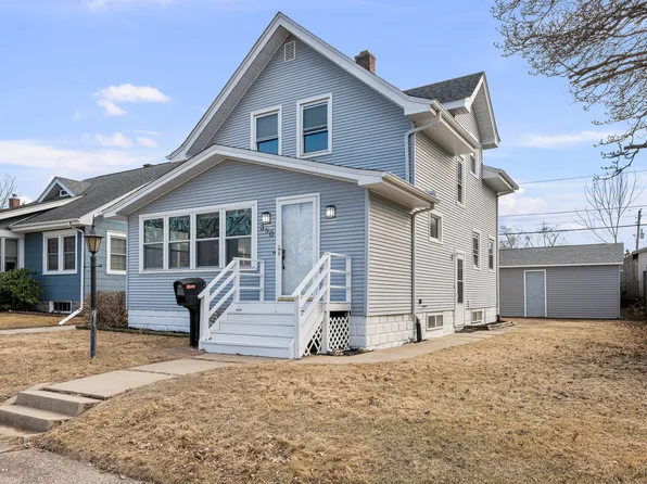 350 15th Ave, Moline, IL 61265