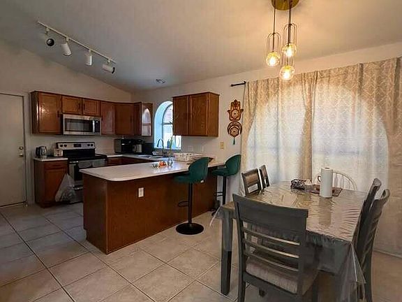 5th image of 8928 W FARGO Drive