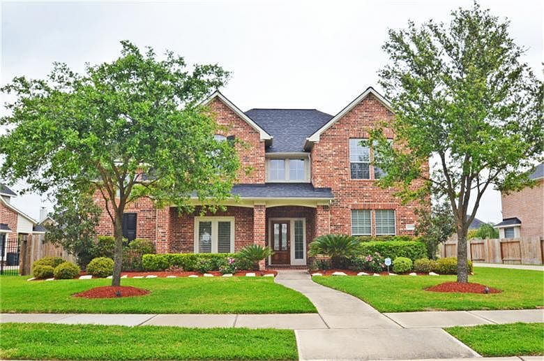 Front of the home with Gorgeous Landscaping!