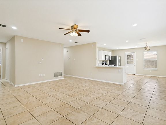 5th image of 2609 Hidden Valley Dr