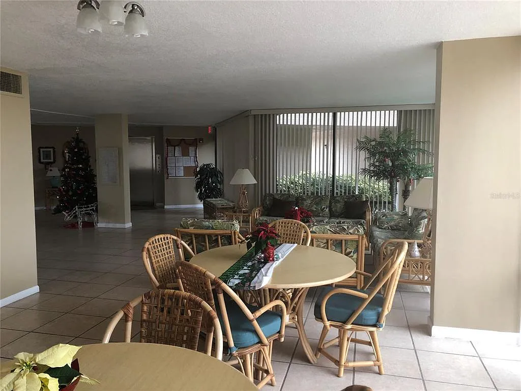 2 bed, 2.0 bath, 1103 sqft, $5,500 — Photo 4