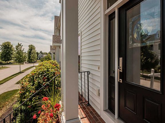 3rd image of 17 Waldron Dr #17