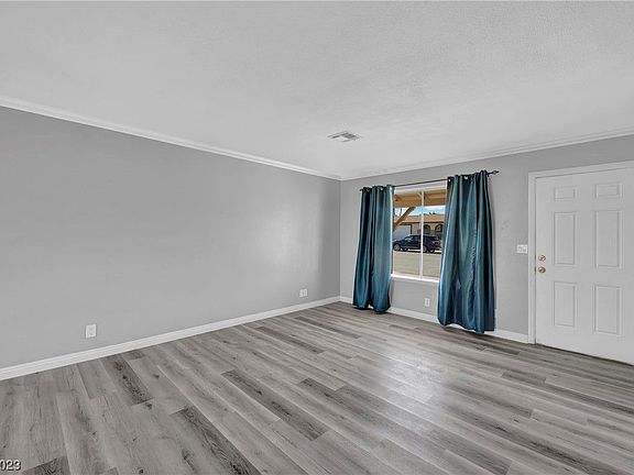 5th image of 251 Meyers Ave