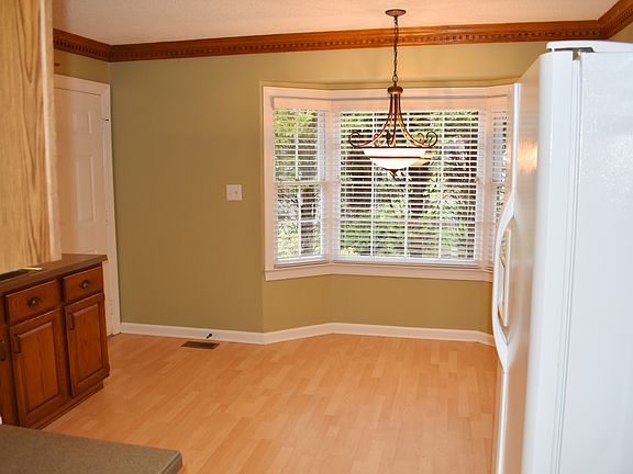 5th image of 101 Village Dr