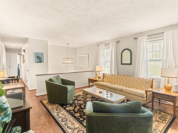 3rd image of 119 Stonehouse Dr