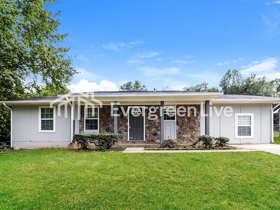 340 River Chase Dr