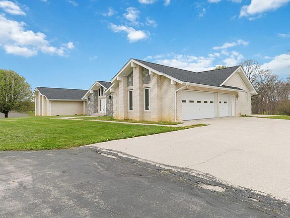 3rd image of 2056 W Laurel Rd