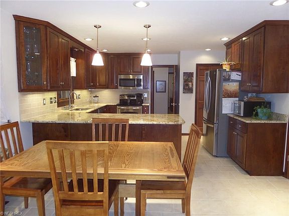 3rd image of 1160 Waterbury Dr