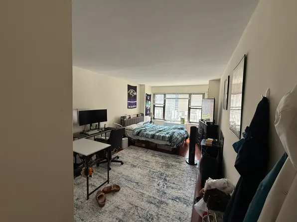 279 East 44th Street image 1 of 5